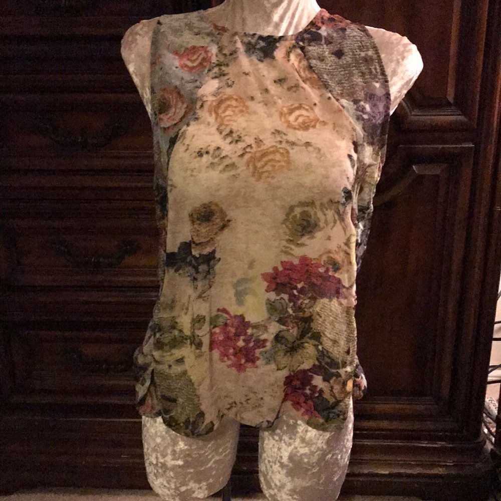 Beautiful blouse - Picture 2 of 5